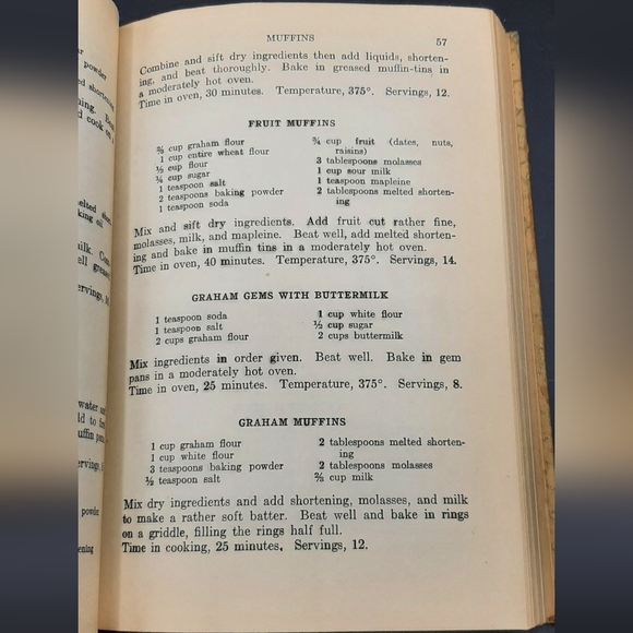 Modern Priscilla Cook Book One Thousand Home Tested Recipes Copyright 1928 - Picture 7 of 10